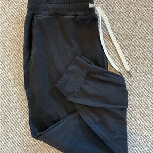 Vuori black performance joggers-women’s size small